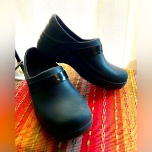 🌿Crocs comfort shoes sz 7